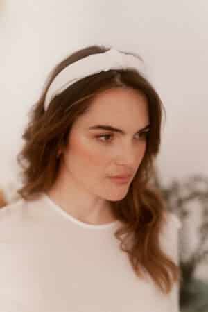 Serre-tête en crêpe blanc